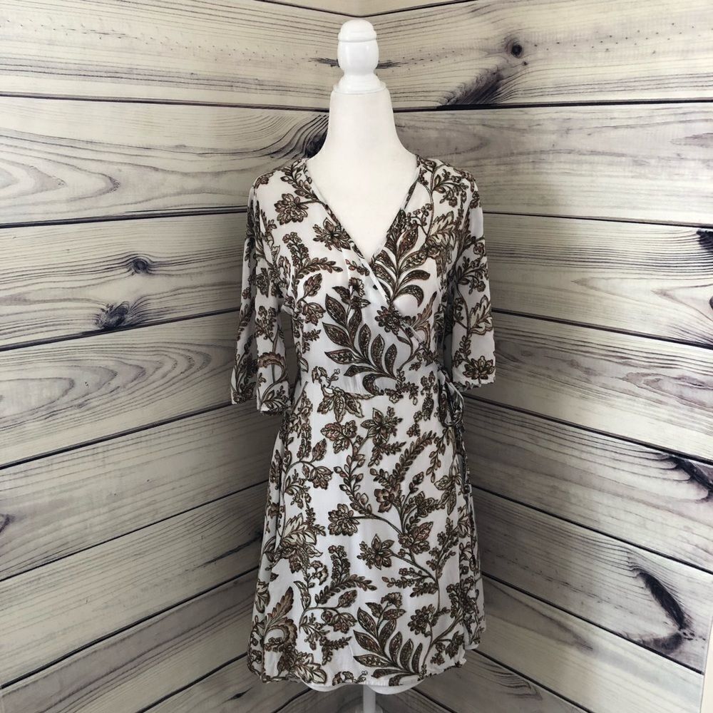 Charlotte Russe White Floral Patterned Wrap Dress Size Medium